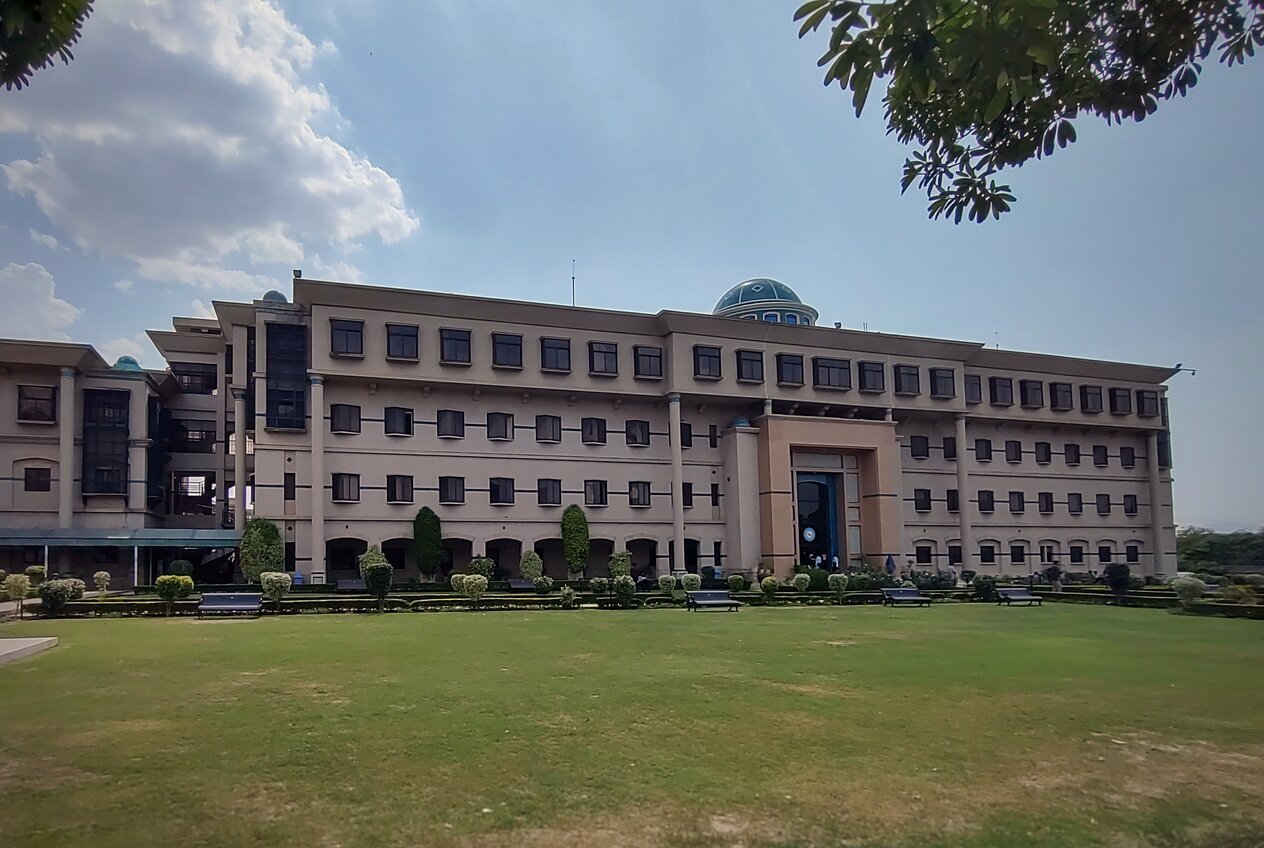 FAST-NUCES Islamabad campus academic building and grounds